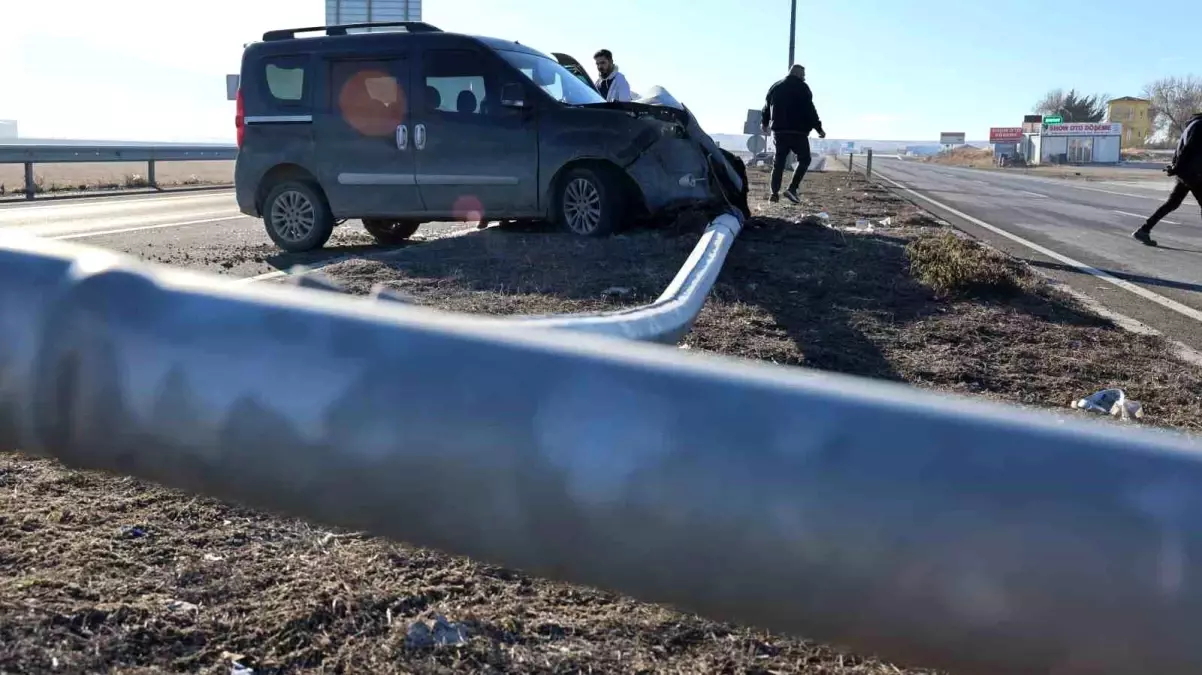 Aksaray’da Trafik Kazası: Sürücü Yaralandı